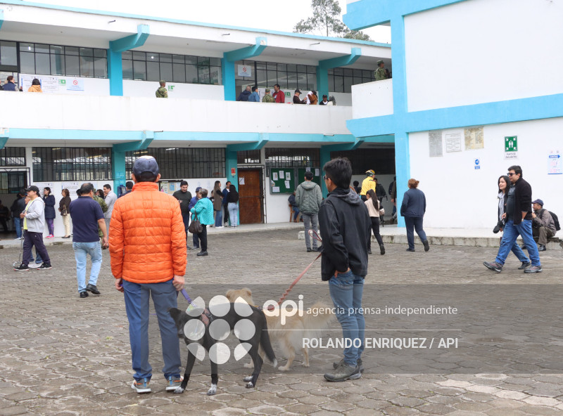UIO REFERENDUM Y CONSULTA POPULAR 2025
