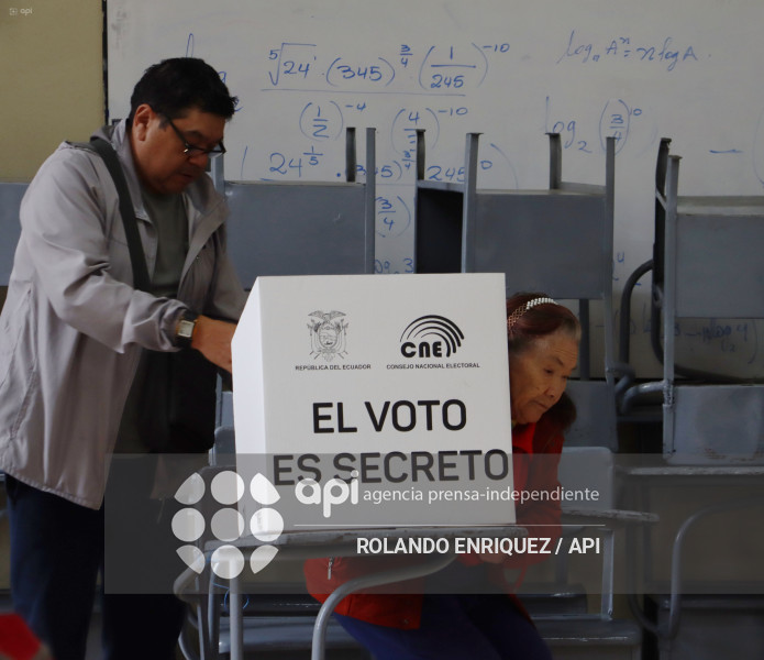 UIO REFERENDUM Y CONSULTA POPULAR 2025