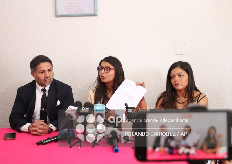 HIJAS DE FERNANDO VILLAVICENCIO