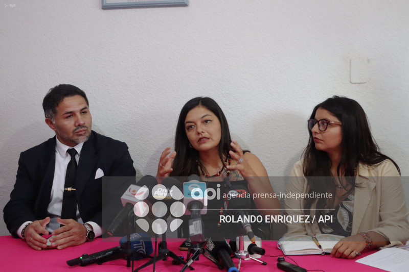 HIJAS DE FERNANDO VILLAVICENCIO