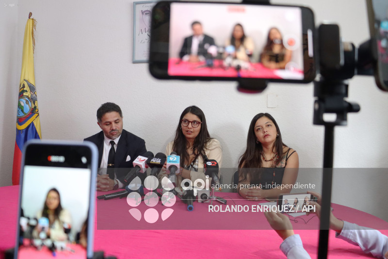 HIJAS DE FERNANDO VILLAVICENCIO