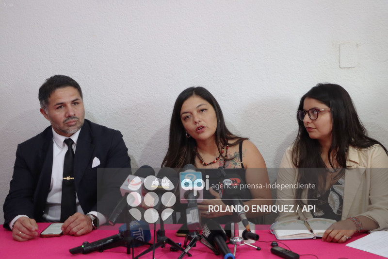 HIJAS DE FERNANDO VILLAVICENCIO