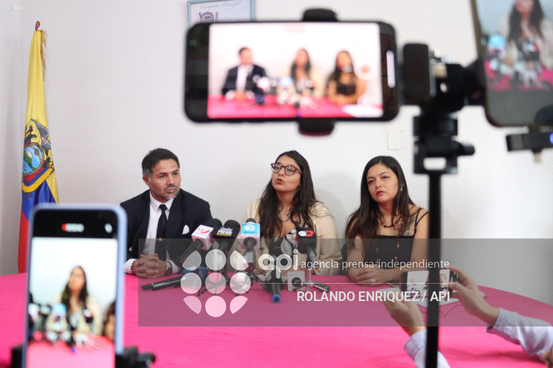 HIJAS DE FERNANDO VILLAVICENCIO