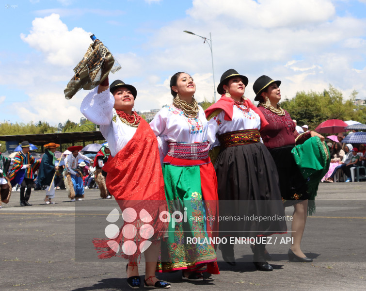 DESFILE CONFRATERNIDAD