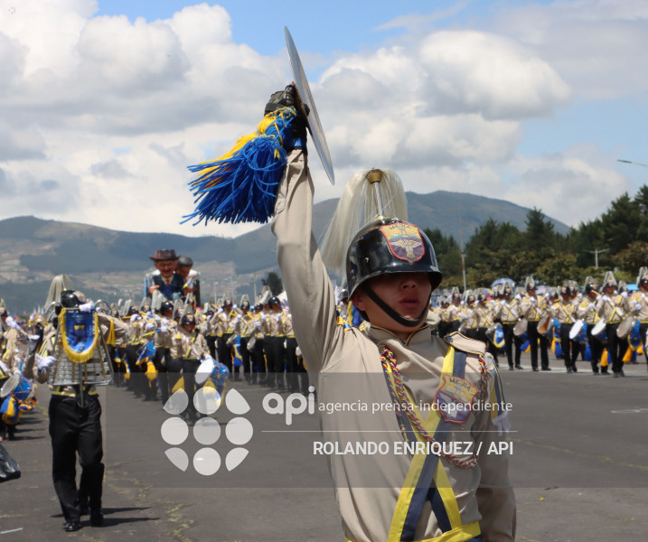 DESFILE CONFRATERNIDAD