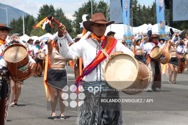 DESFILE CONFRATERNIDAD