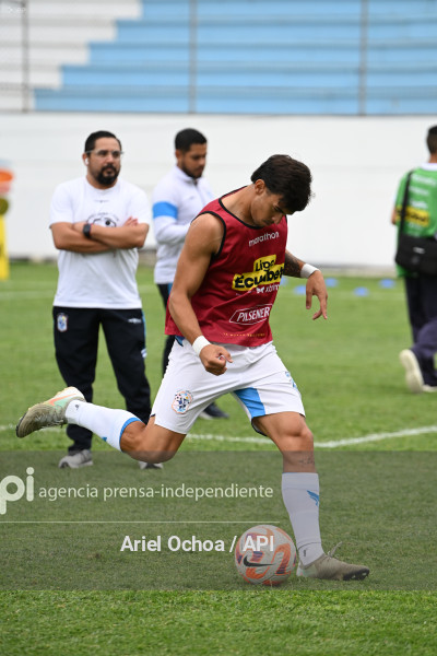 FBL-LIGA ECUABET-MANTA-VINO TINTO