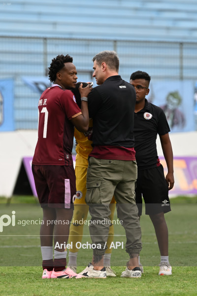 FBL-LIGA ECUABET-MANTA-VINO TINTO