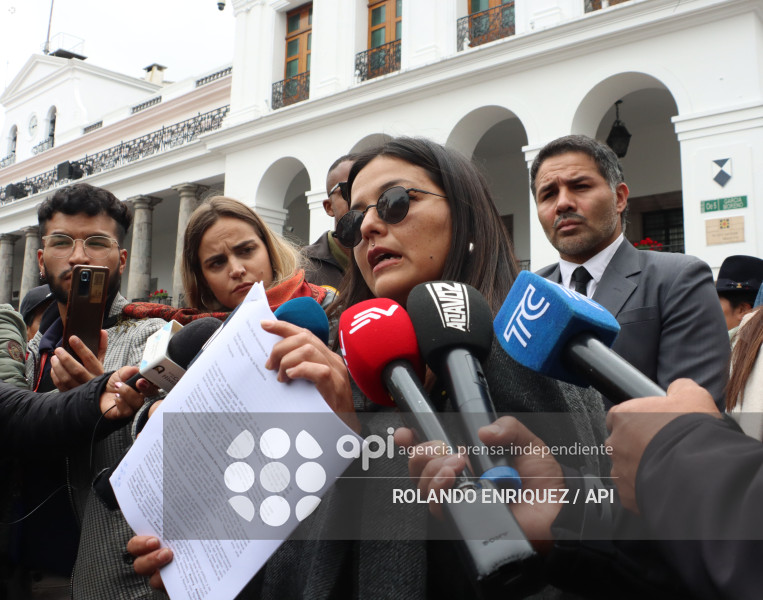 AMANDA VILLAVICENCIO CARONDELET