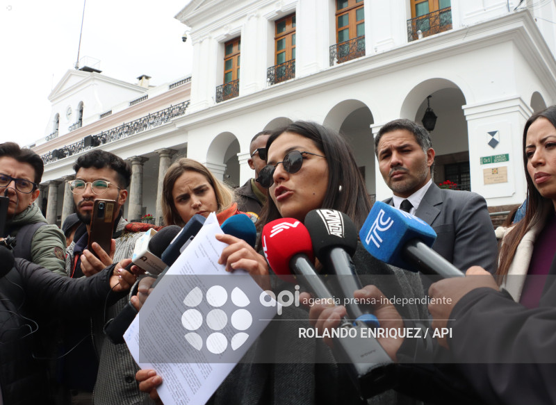 AMANDA VILLAVICENCIO CARONDELET