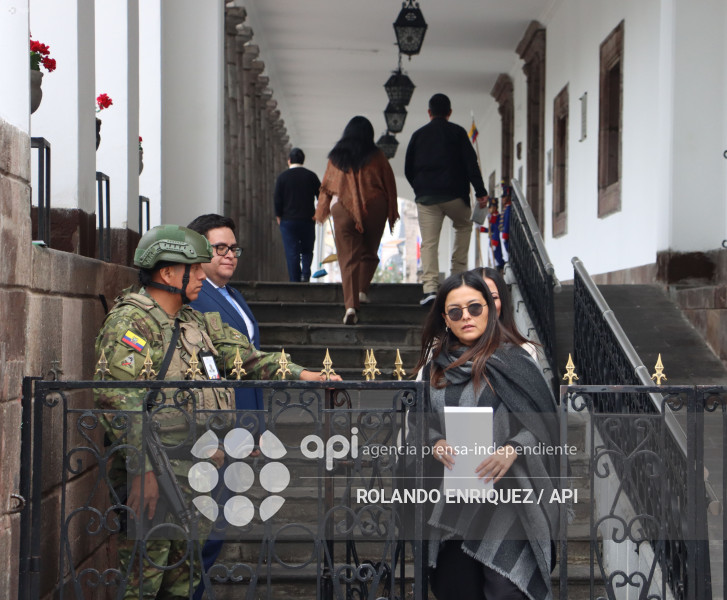 AMANDA VILLAVICENCIO CARONDELET