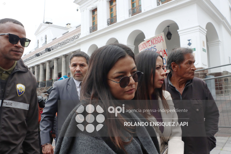 AMANDA VILLAVICENCIO CARONDELET