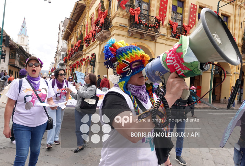 CUENCA-MARCHA-DIA INTERNACIONAL-NO VIOLENCIA