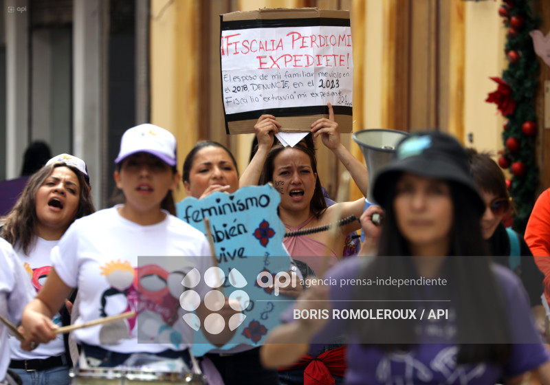 CUENCA-MARCHA-DIA INTERNACIONAL-NO VIOLENCIA