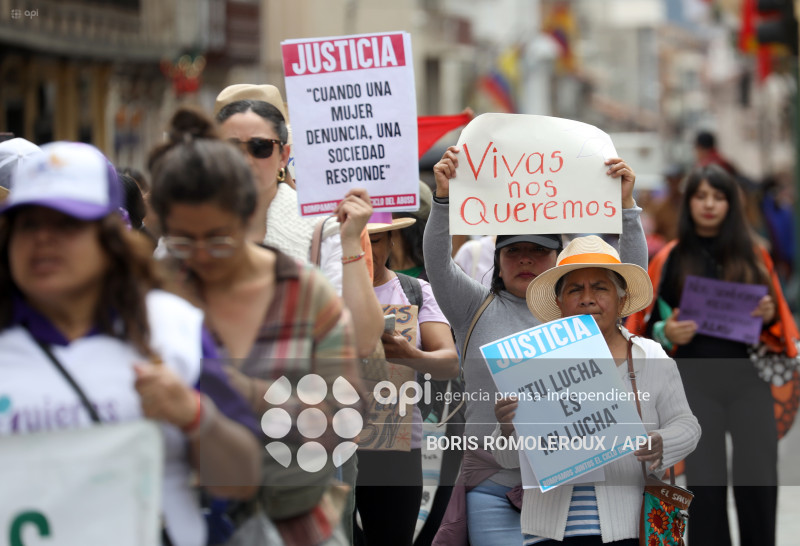 CUENCA-MARCHA-DIA INTERNACIONAL-NO VIOLENCIA