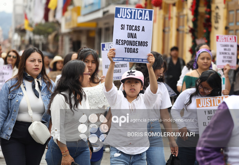 CUENCA-MARCHA-DIA INTERNACIONAL-NO VIOLENCIA