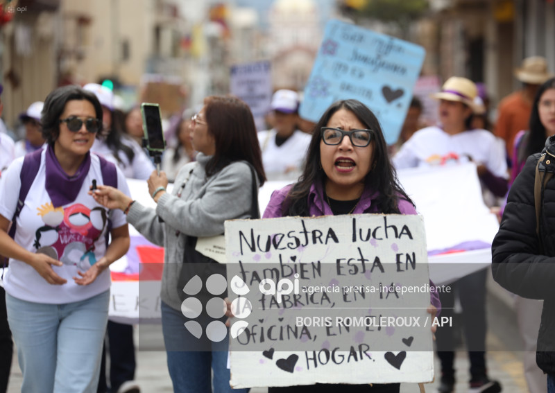 CUENCA-MARCHA-DIA INTERNACIONAL-NO VIOLENCIA