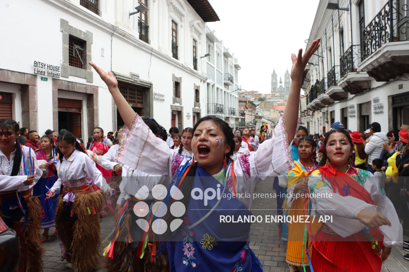DESFILE DE LOS MERCADOS DE QUITO