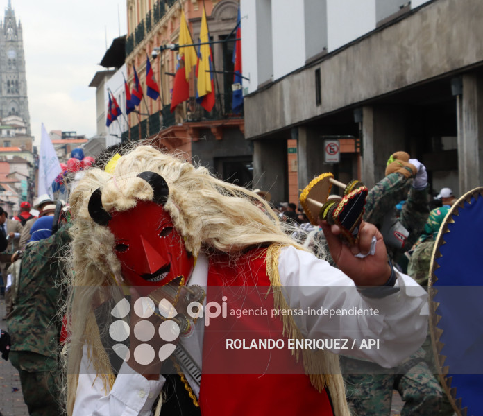 DESFILE DE LOS MERCADOS DE QUITO
