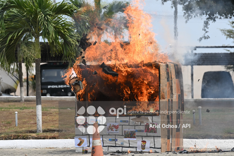 MANTA-POLICIA-EXPLOSIVOS