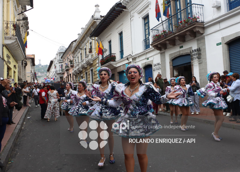DESFILE DE LOS MERCADOS DE QUITO