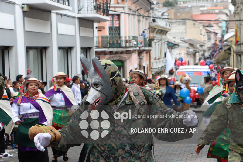DESFILE DE LOS MERCADOS DE QUITO