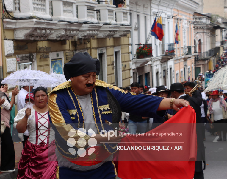 DESFILE DE LOS MERCADOS DE QUITO