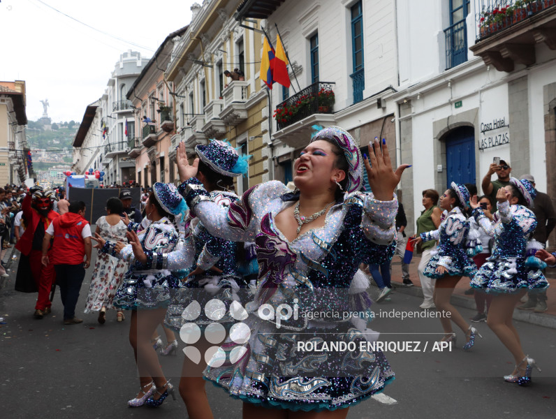DESFILE DE LOS MERCADOS DE QUITO