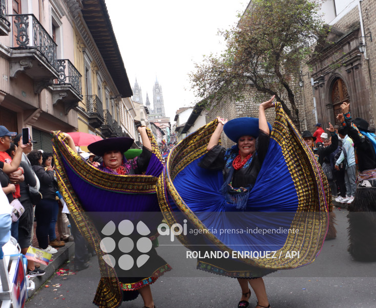 DESFILE DE LOS MERCADOS DE QUITO