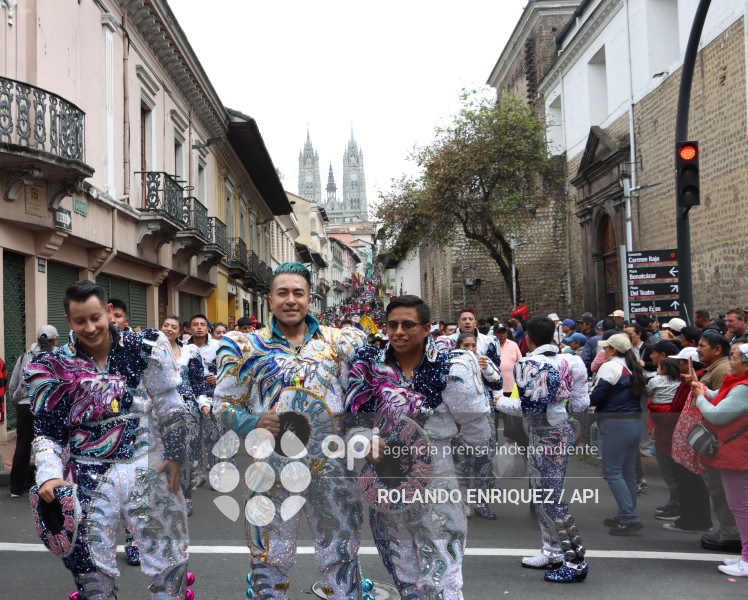 DESFILE DE LOS MERCADOS DE QUITO