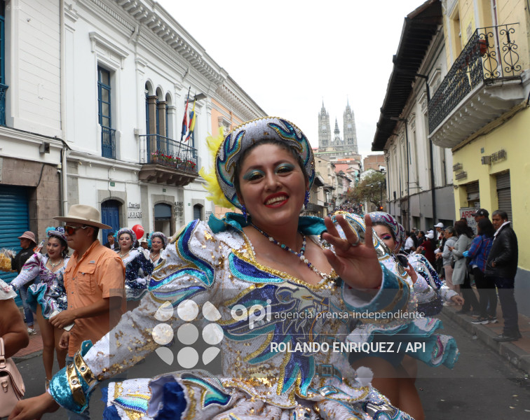 DESFILE DE LOS MERCADOS DE QUITO