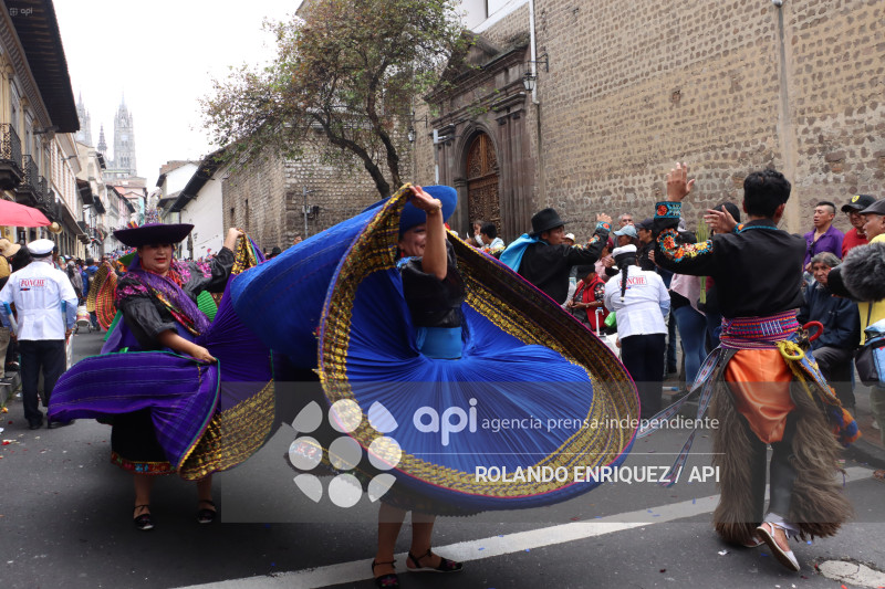 DESFILE DE LOS MERCADOS DE QUITO