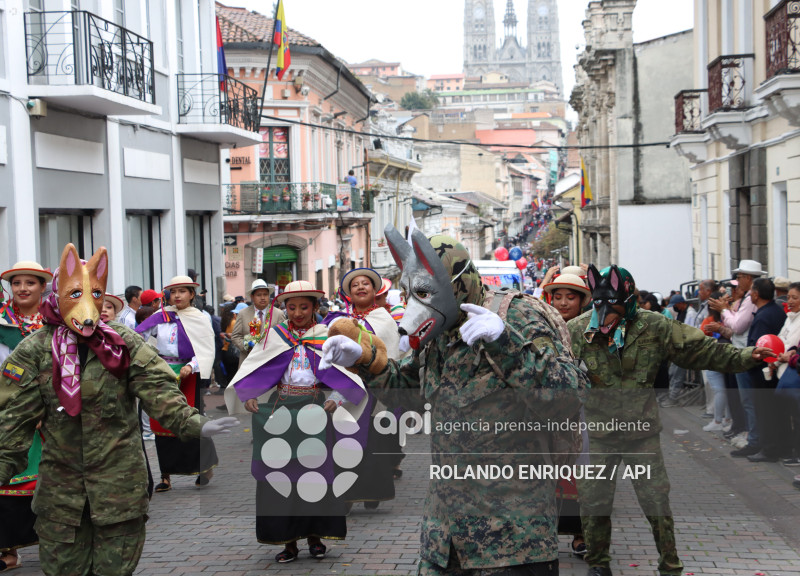 DESFILE DE LOS MERCADOS DE QUITO