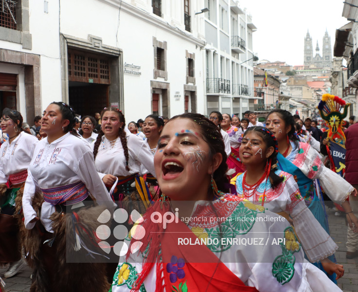 DESFILE DE LOS MERCADOS DE QUITO