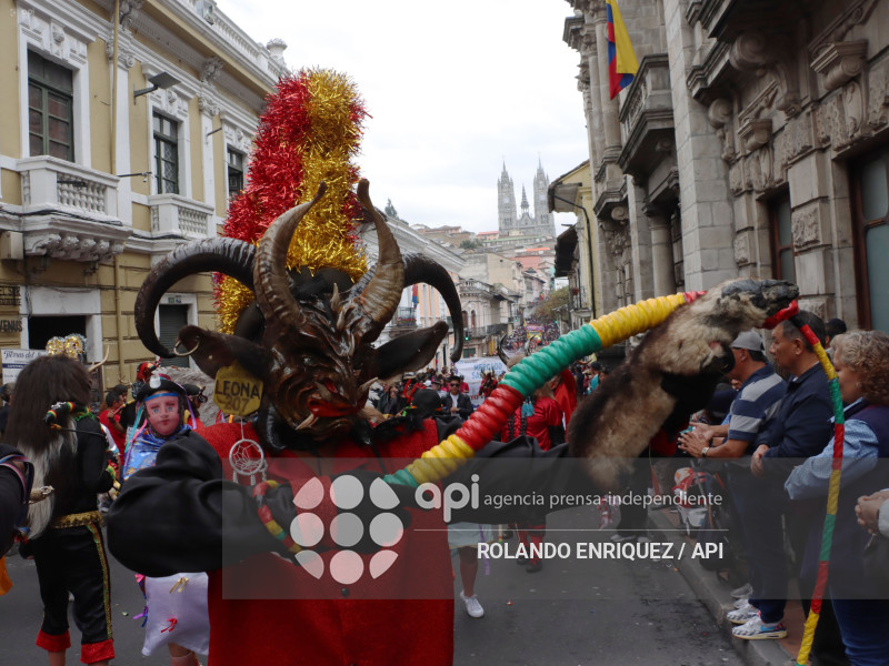 DESFILE DE LOS MERCADOS DE QUITO