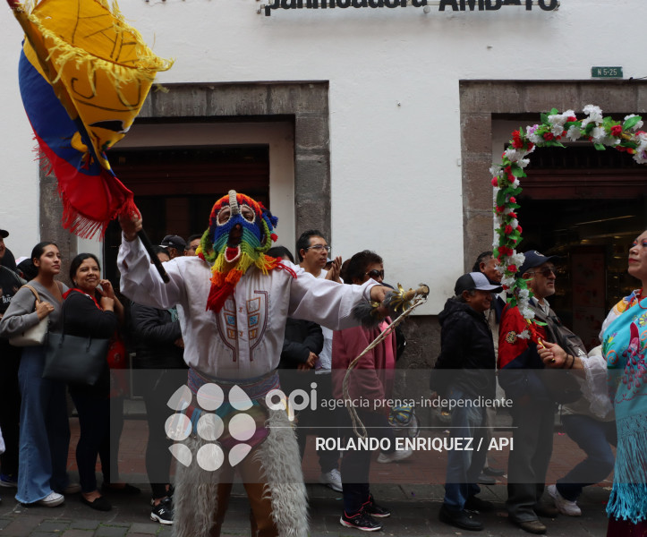 DESFILE DE LOS MERCADOS DE QUITO