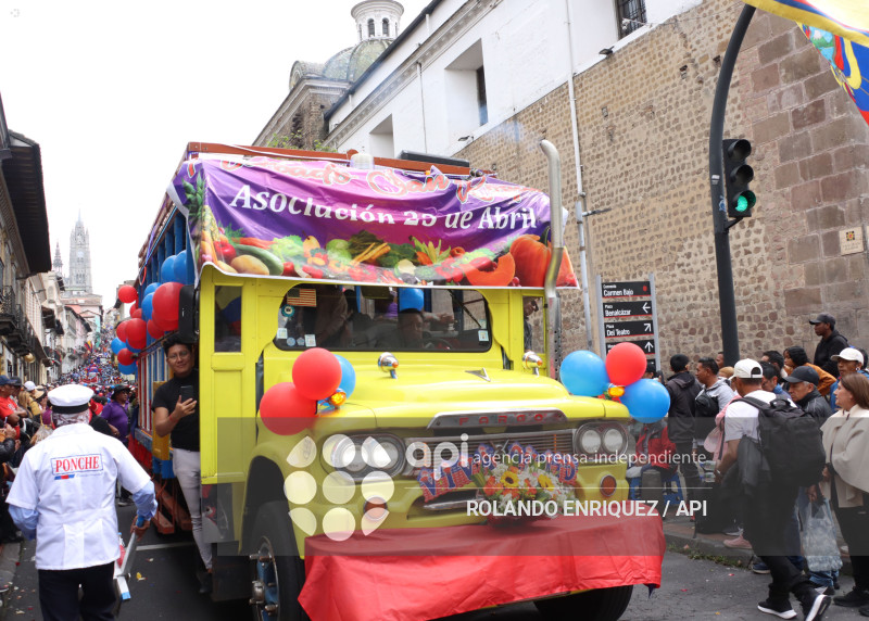 DESFILE DE LOS MERCADOS DE QUITO