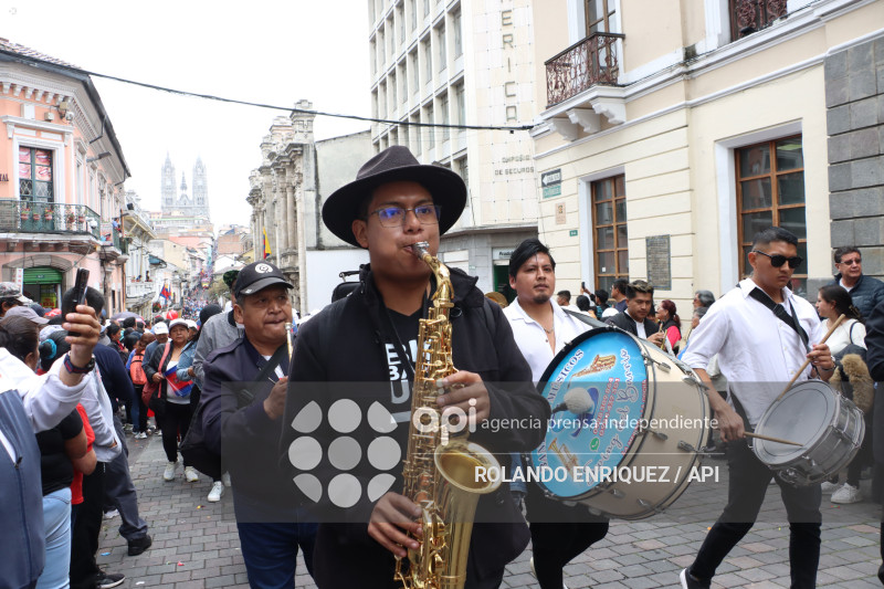DESFILE DE LOS MERCADOS DE QUITO