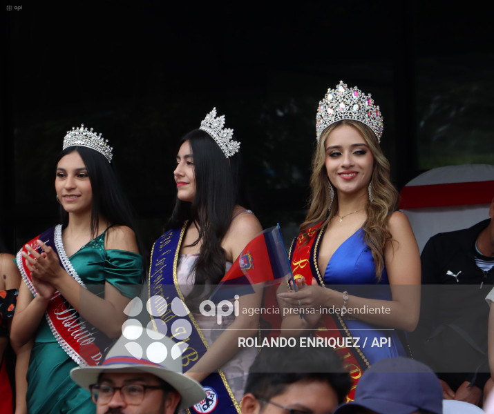DESFILE DE LOS MERCADOS DE QUITO