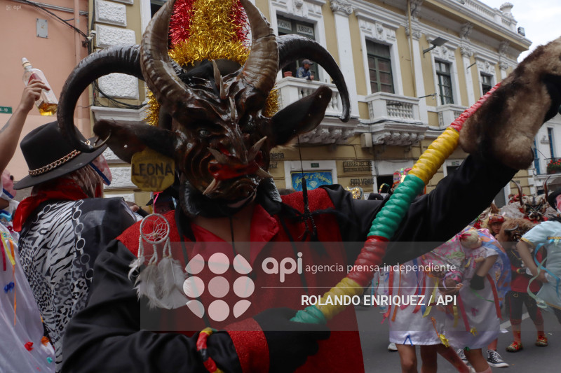 DESFILE DE LOS MERCADOS DE QUITO