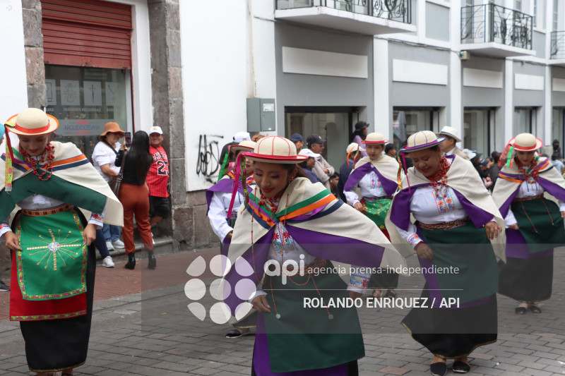DESFILE DE LOS MERCADOS DE QUITO
