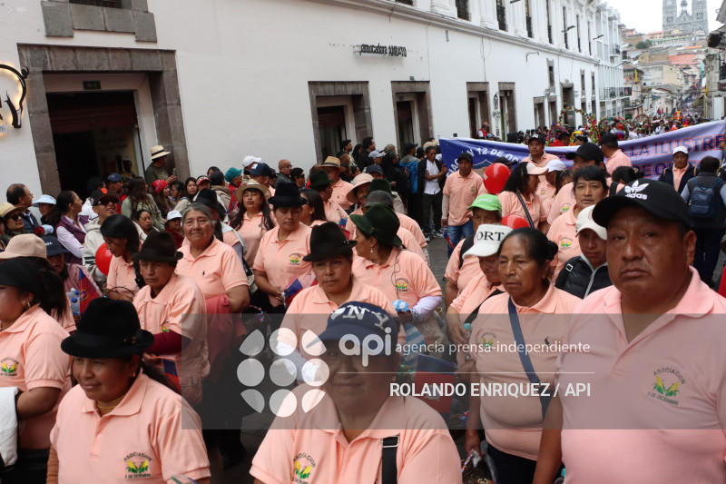 DESFILE DE LOS MERCADOS DE QUITO
