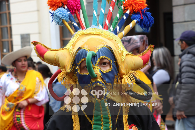DESFILE DE LOS MERCADOS DE QUITO