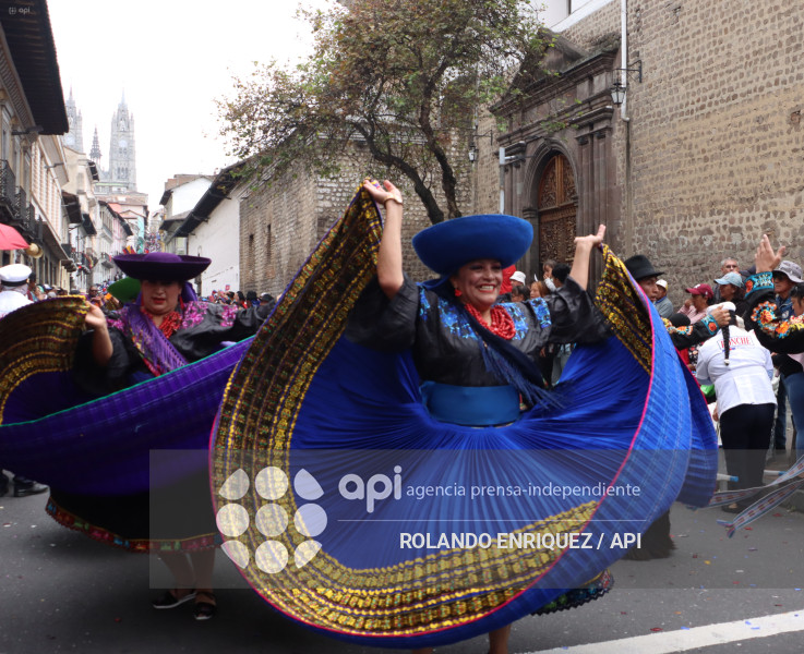 DESFILE DE LOS MERCADOS DE QUITO