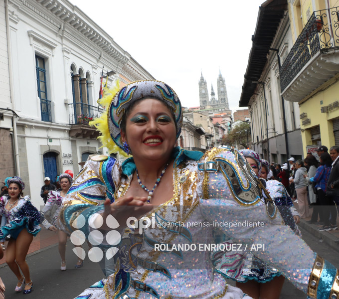 DESFILE DE LOS MERCADOS DE QUITO