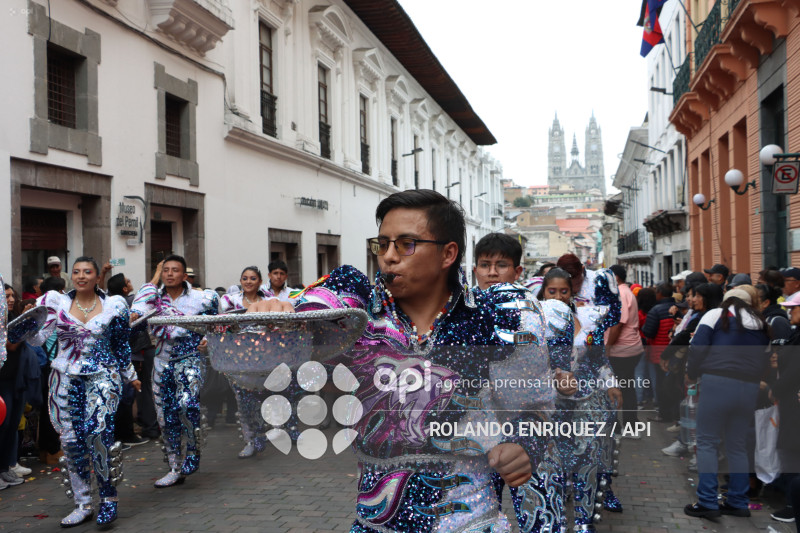 DESFILE DE LOS MERCADOS DE QUITO