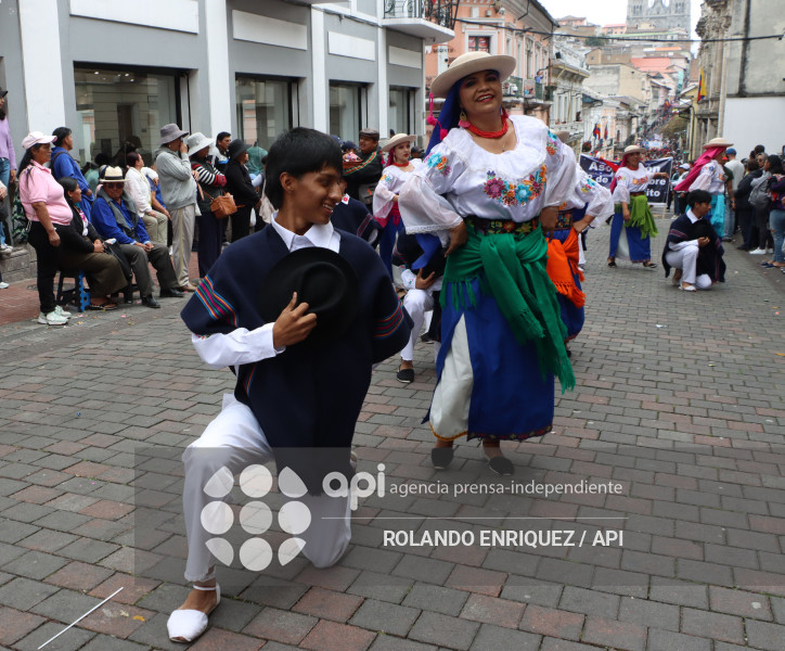 DESFILE DE LOS MERCADOS DE QUITO