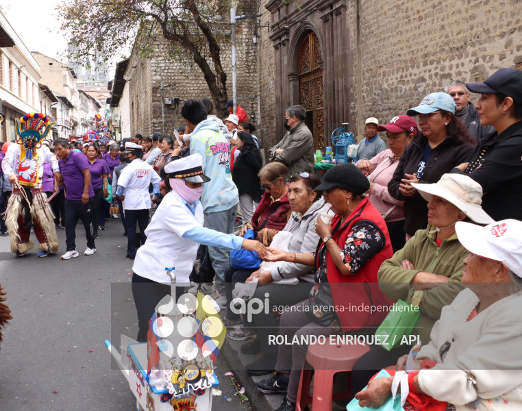 DESFILE DE LOS MERCADOS DE QUITO