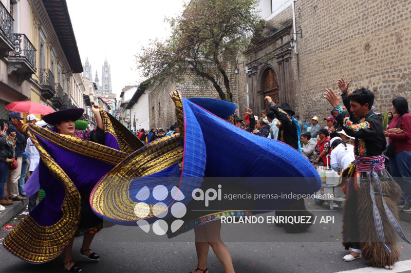 DESFILE DE LOS MERCADOS DE QUITO
