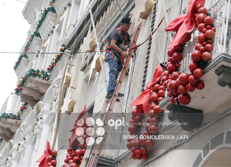 CUENCA-ADORNOS NAVIDEÑOS-CENTRO HISTORICO